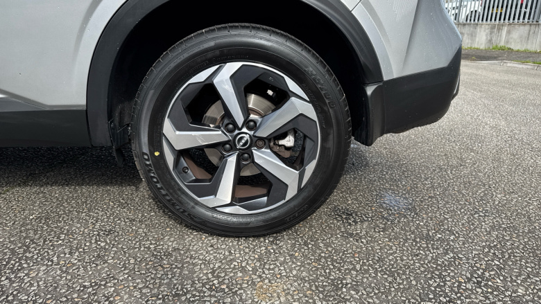 Nissan Qashqai 1.3 DiG-T MH N-Connecta 5dr Petrol Hatchback